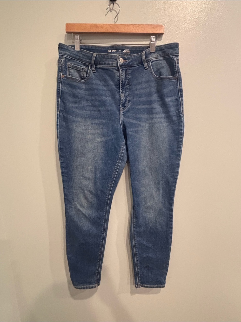 Old Navy Women's rock star super Skinny Jeans in Medium Blue